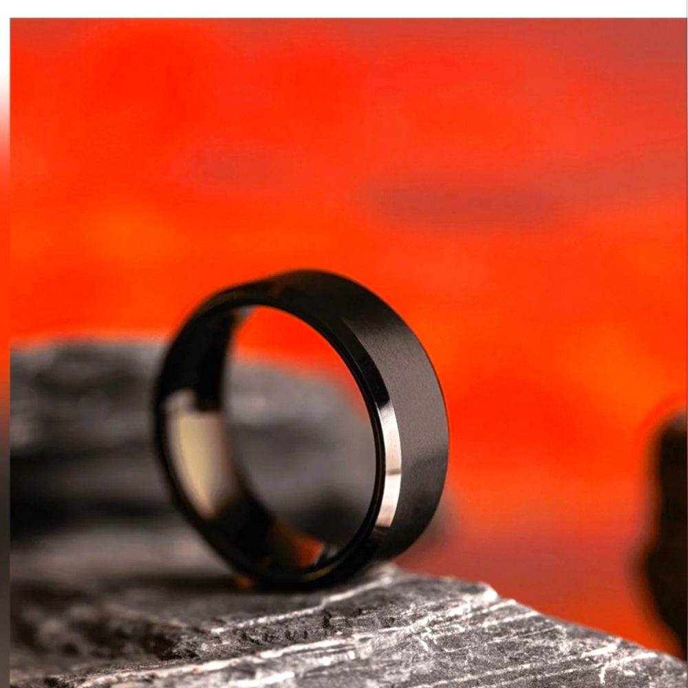 NIB-Mens Titanium wedding band size 11